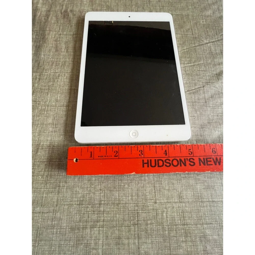 Apple iPad Mini 1st Gen A1432 Silver White WiFi 7.9 inch Tablet